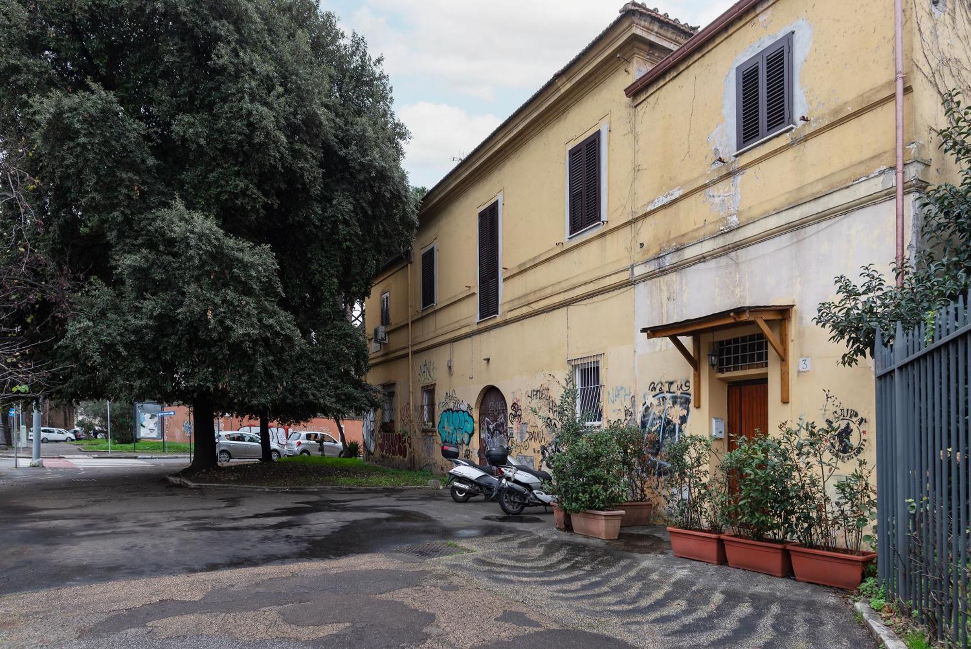 Mm Piramide Apartment Rom